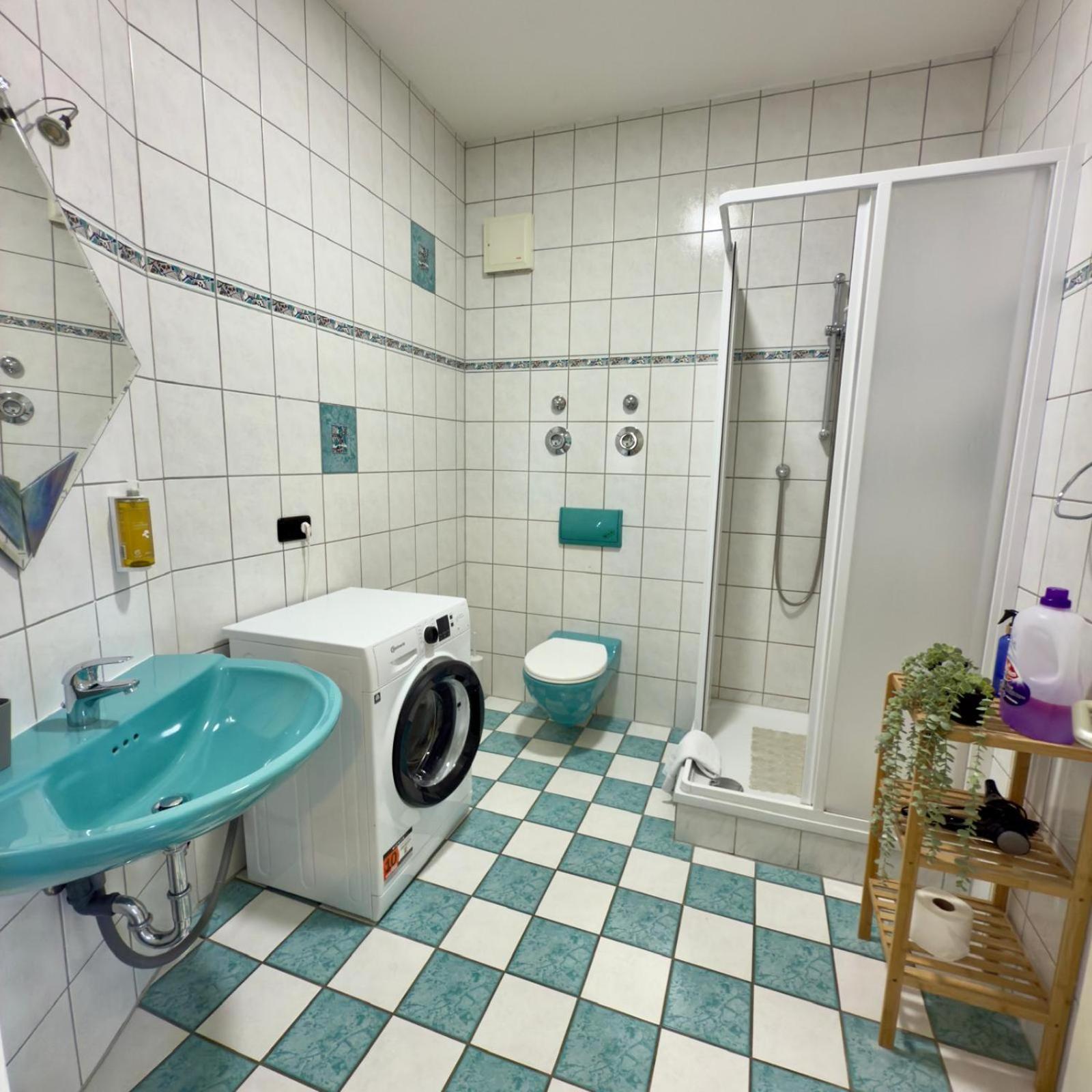 Raha Apartments - Charmantes Studio-Apartment - Hbf - Gratis Parkplatz Erfurt Eksteriør billede